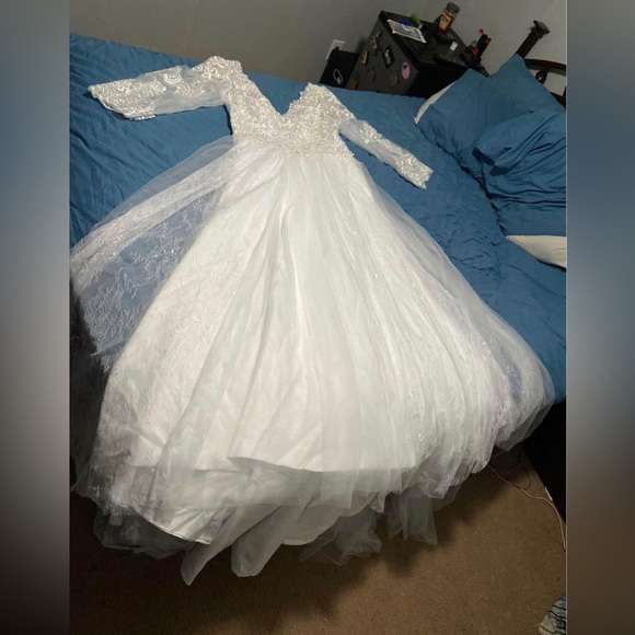 White wedding dress size 18. As is from boutique/no alterations done. - Picture 3 of 7